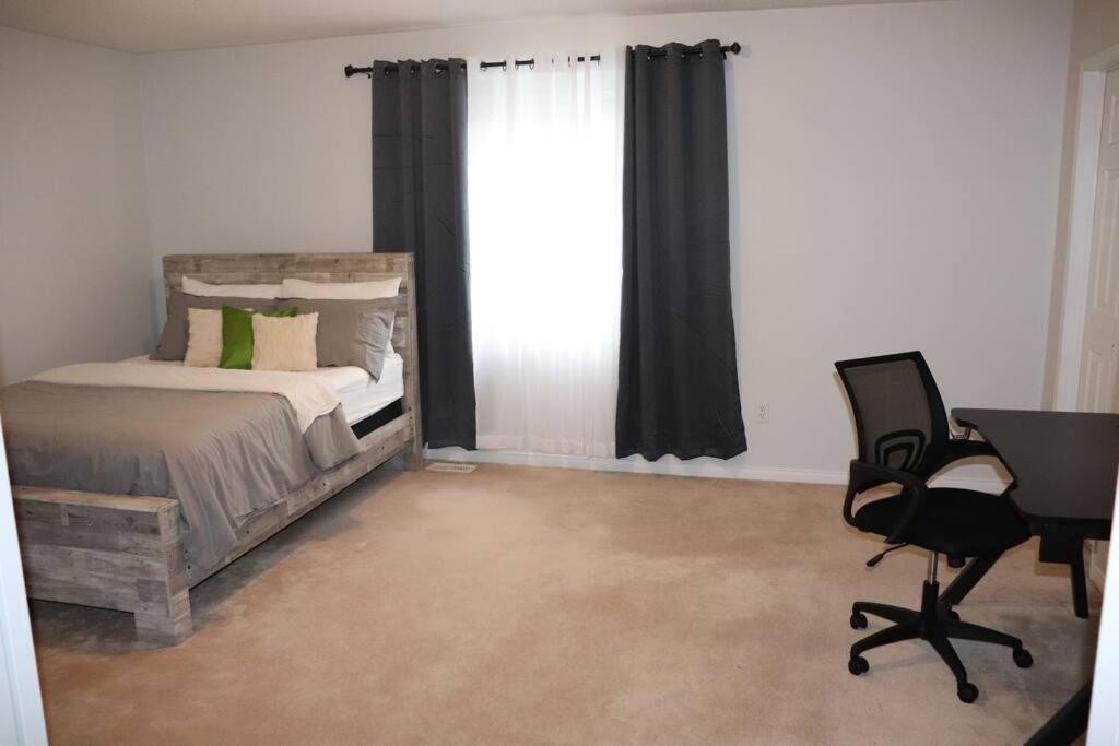 Entire 4 Bed Room Detached Residential Home Ajax Bagian luar foto