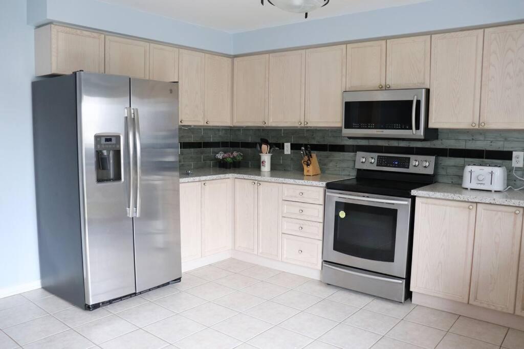 Entire 4 Bed Room Detached Residential Home Ajax Bagian luar foto