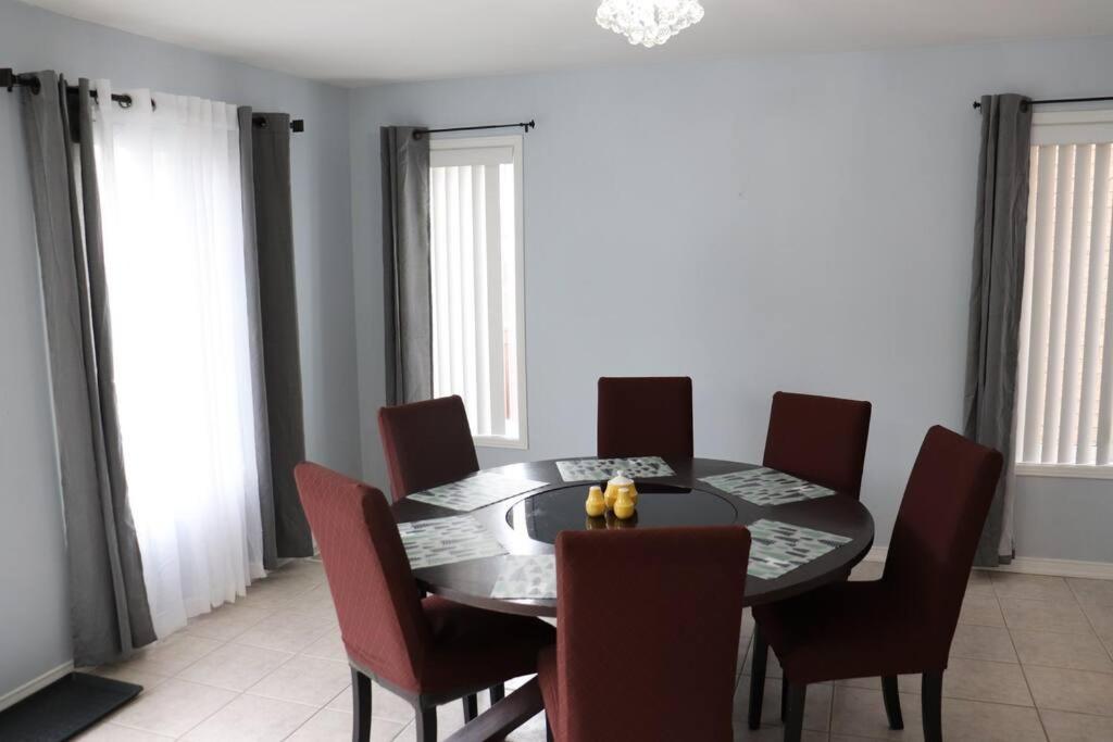 Entire 4 Bed Room Detached Residential Home Ajax Bagian luar foto