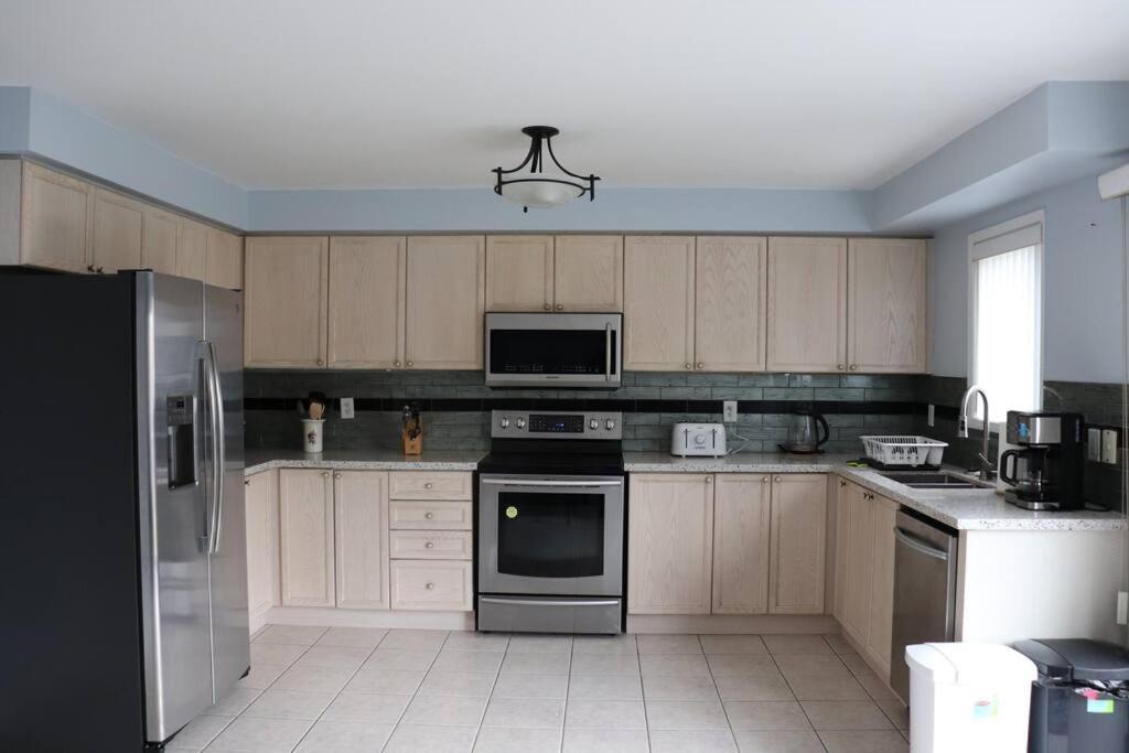Entire 4 Bed Room Detached Residential Home Ajax Bagian luar foto
