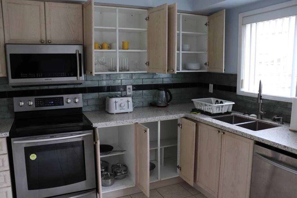 Entire 4 Bed Room Detached Residential Home Ajax Bagian luar foto