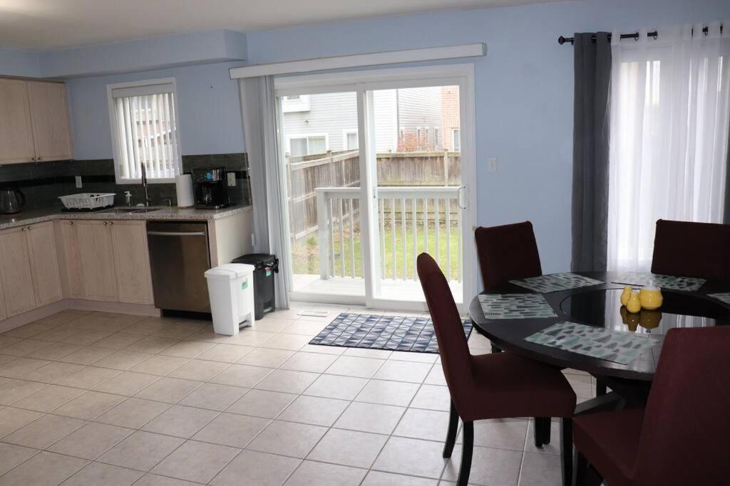 Entire 4 Bed Room Detached Residential Home Ajax Bagian luar foto